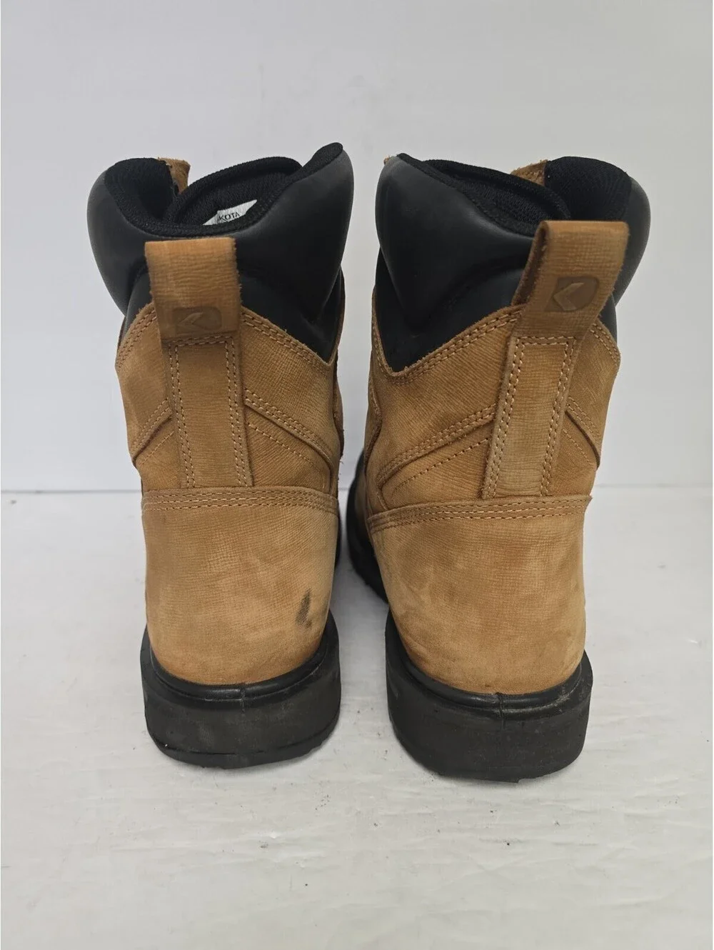 Dakota Men's 8